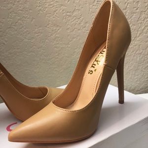 Lulu’s - Nude/Tan Pumps